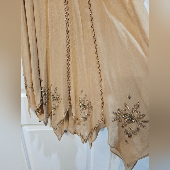 Beautiful gold beaded halter style evening dress - Picture 8 of 10